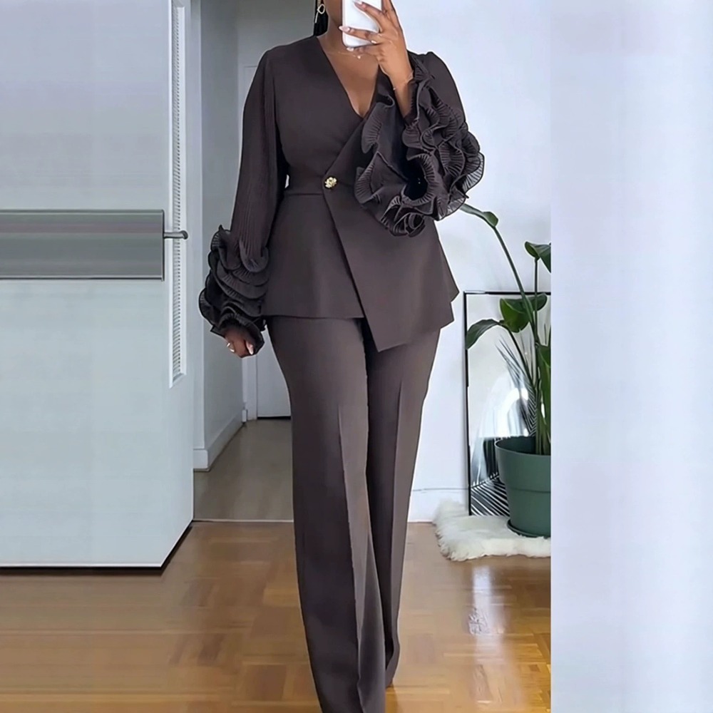 Female Formal Wear - ชุดสูทกางเกง 2 ชิ้นสำหรับผู้หญิง เสื้อเบลเซอร์แขนยาวระบายทรงวีลึก กางเกงขายาวเอวสูงทรงตรง ชุดทำงานสุดหรู