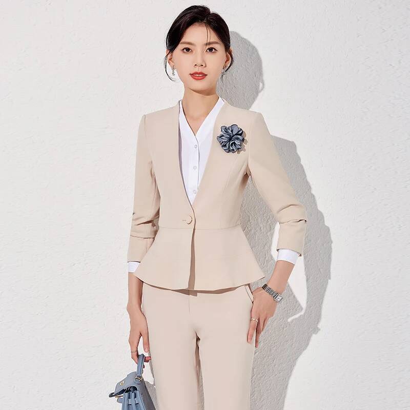 ชุดสูททำงานผู้หญิง สไตล์ทางการ - Women Formal Wear For Interview บทวิจารณ์และราคา